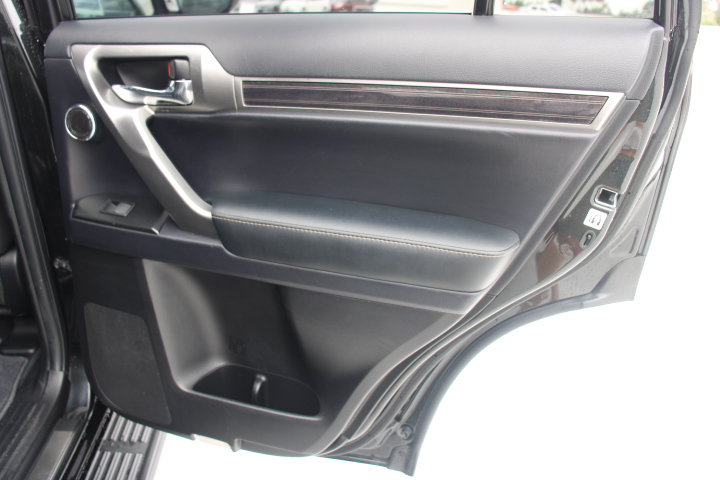 Used 2022 Lexus GX 460 Premium w/ Accessory Package AWD/4WD image 21