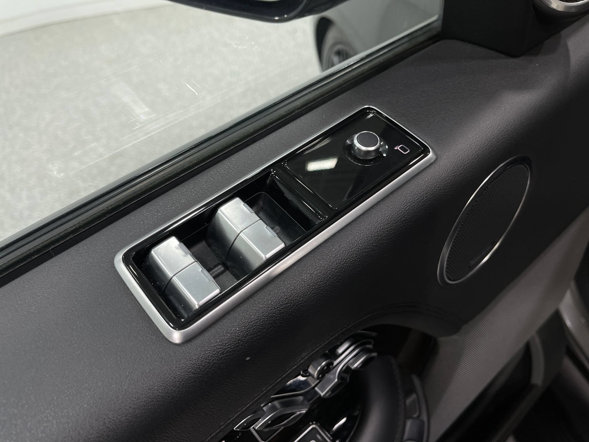 Used 2019 Land Rover Range Rover Supercharged AWD/4WD image 16