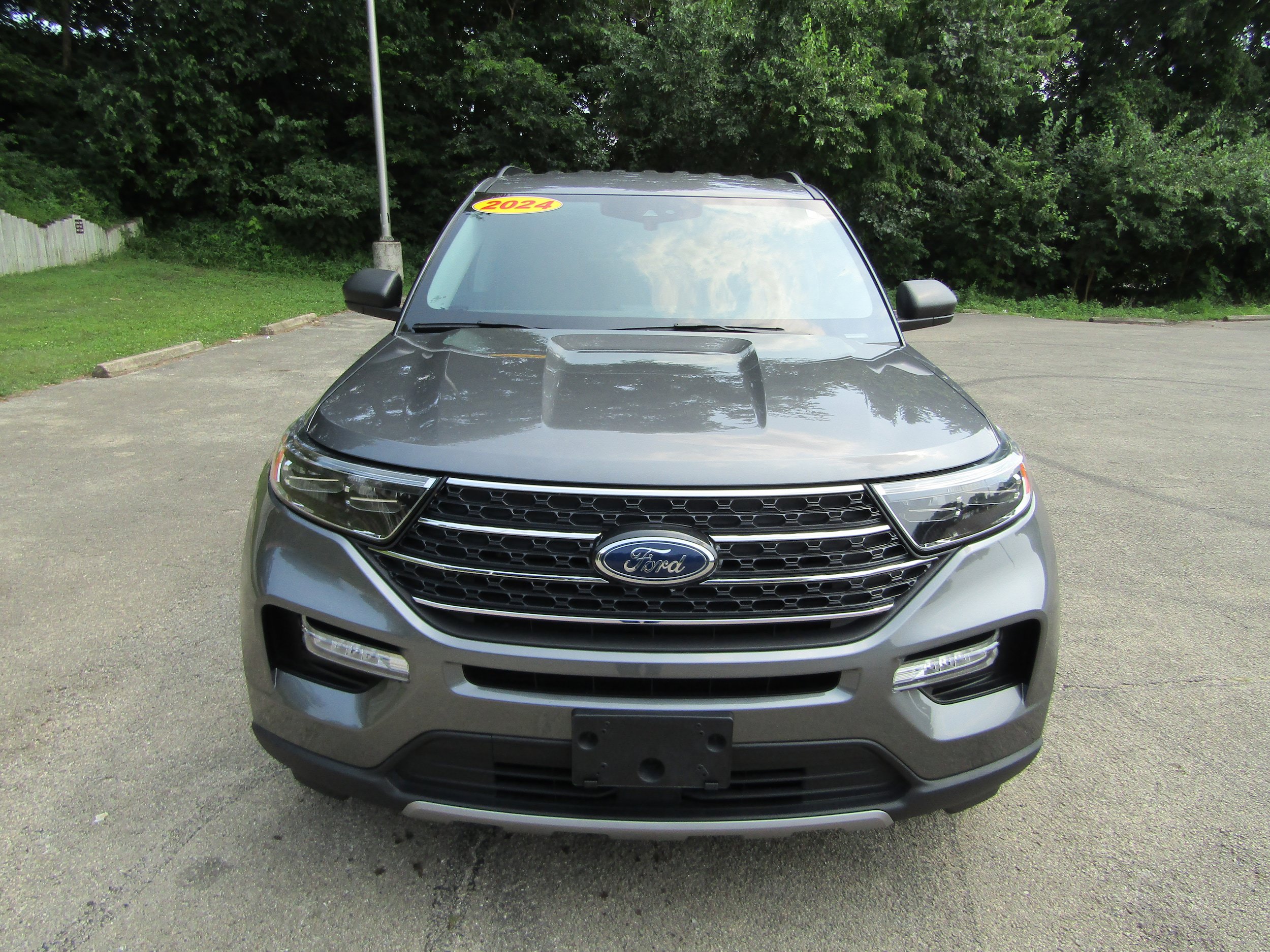 Used 2024 Ford Explorer XLT w/ Equipment Group 202A AWD/4WD image 7