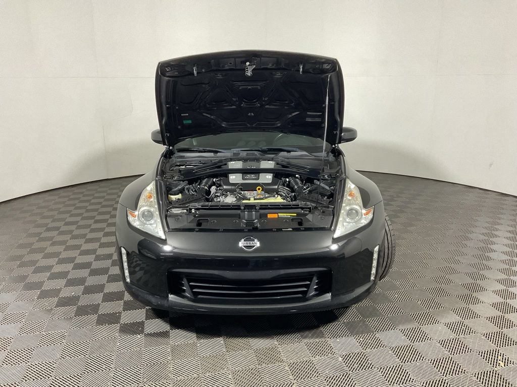 Used 2014 Nissan 370Z Coupe RWD image 5