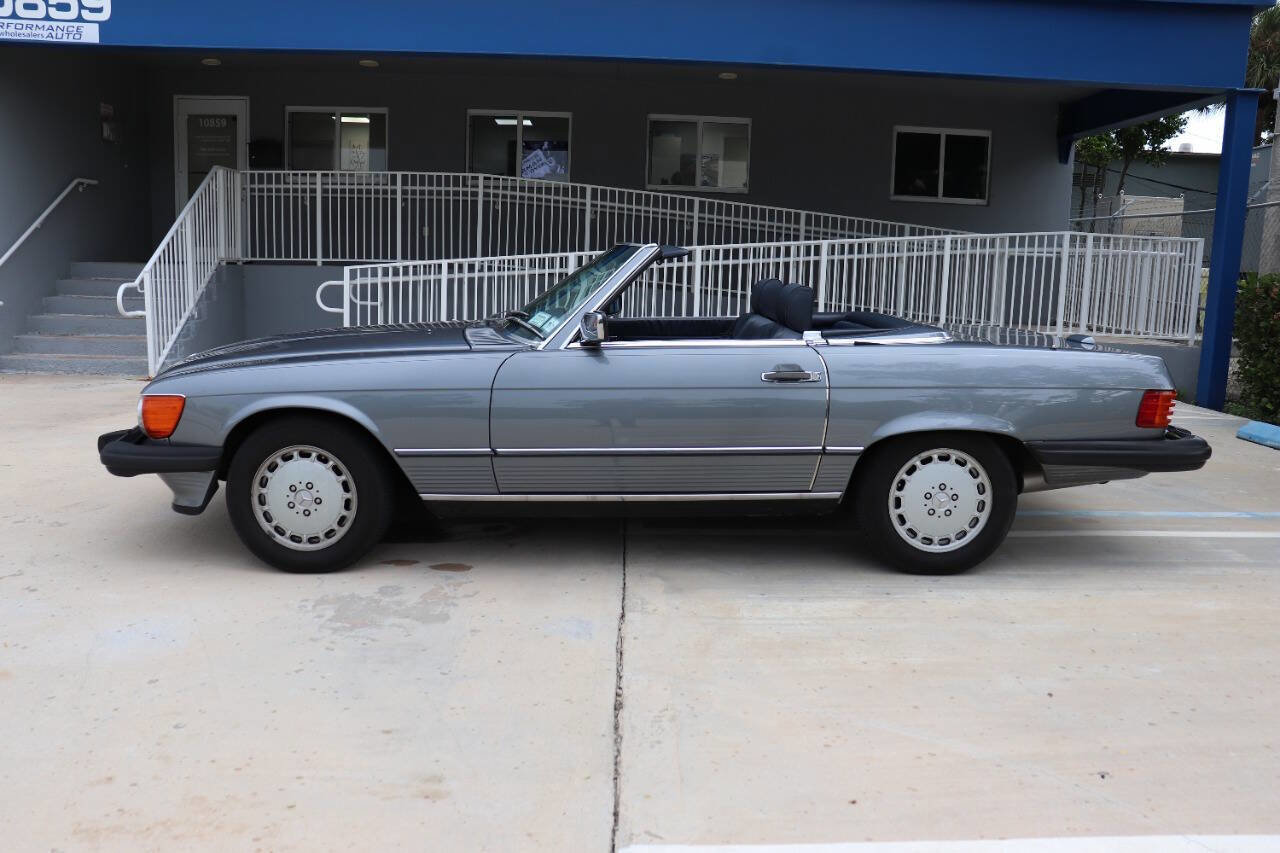 Used 1989 Mercedes-Benz 560 SL image 2