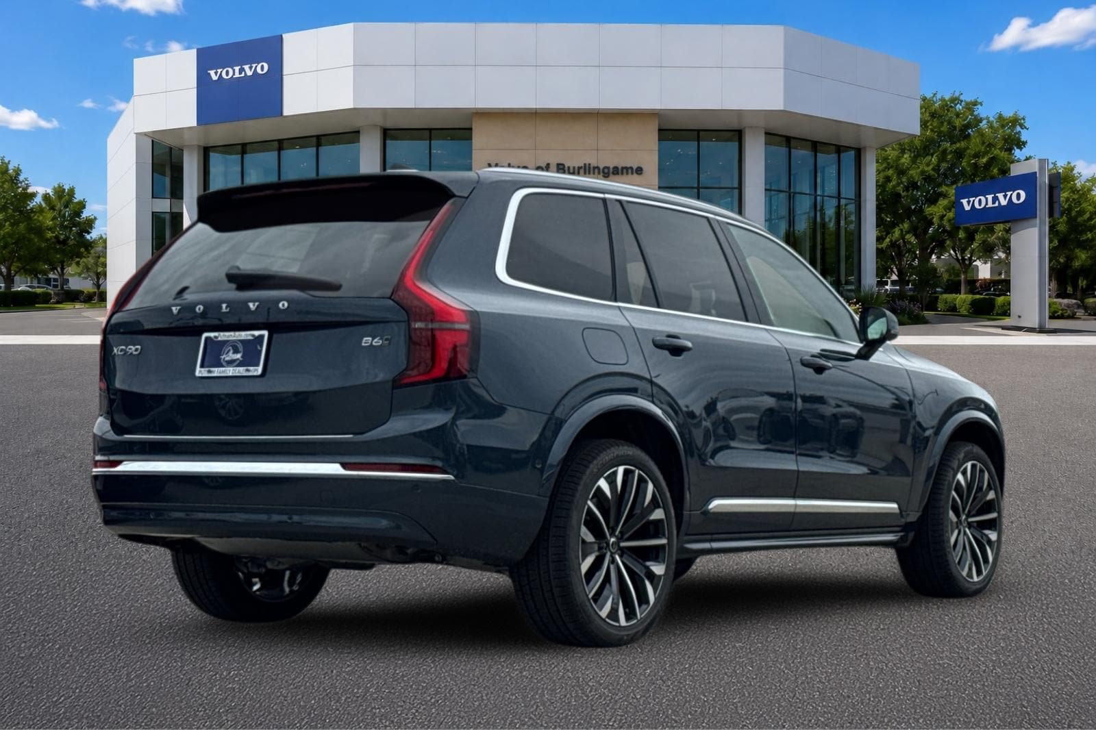 New 2026 Volvo XC90 B5 Plus w/ Protection Package AWD/4WD image 3