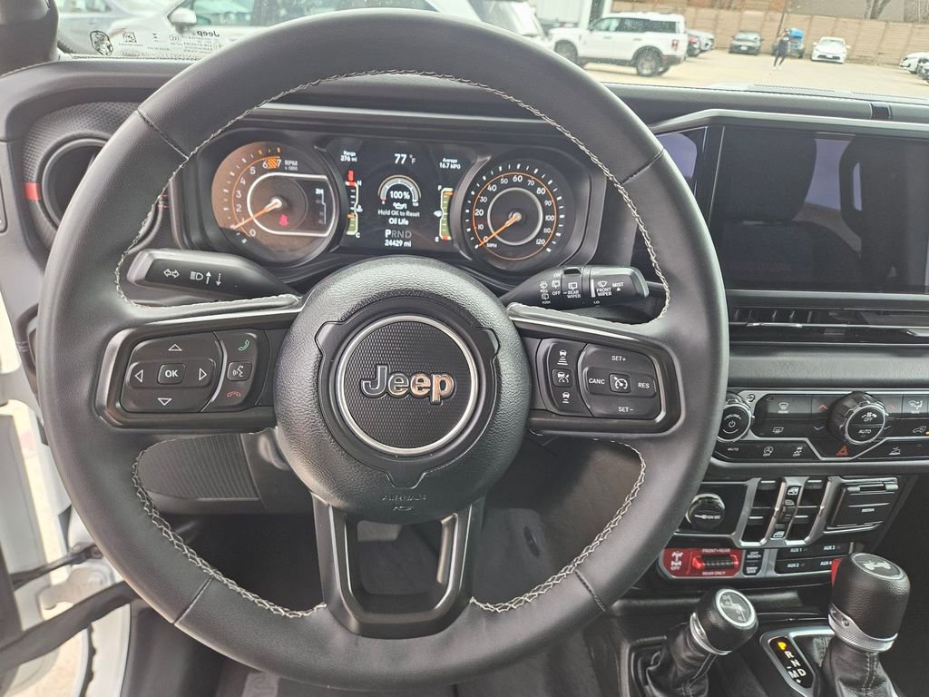 Used 2025 Jeep Wrangler Unlimited Rubicon image 16