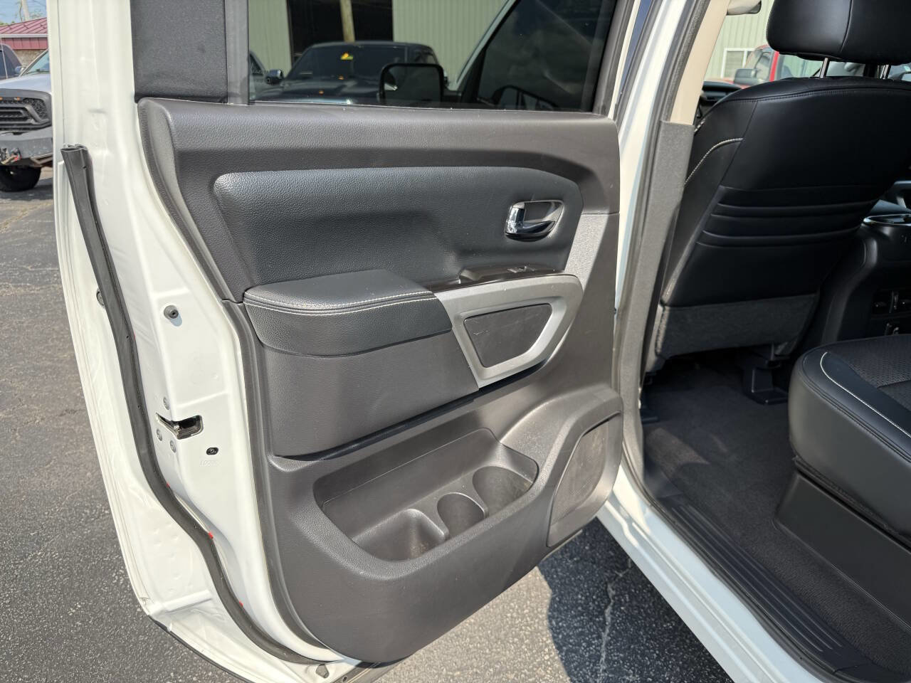 Used 2018 Nissan Titan PRO-4X image 22