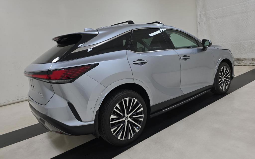Used 2024 Lexus RX 350 w/ Convenience Package image 3