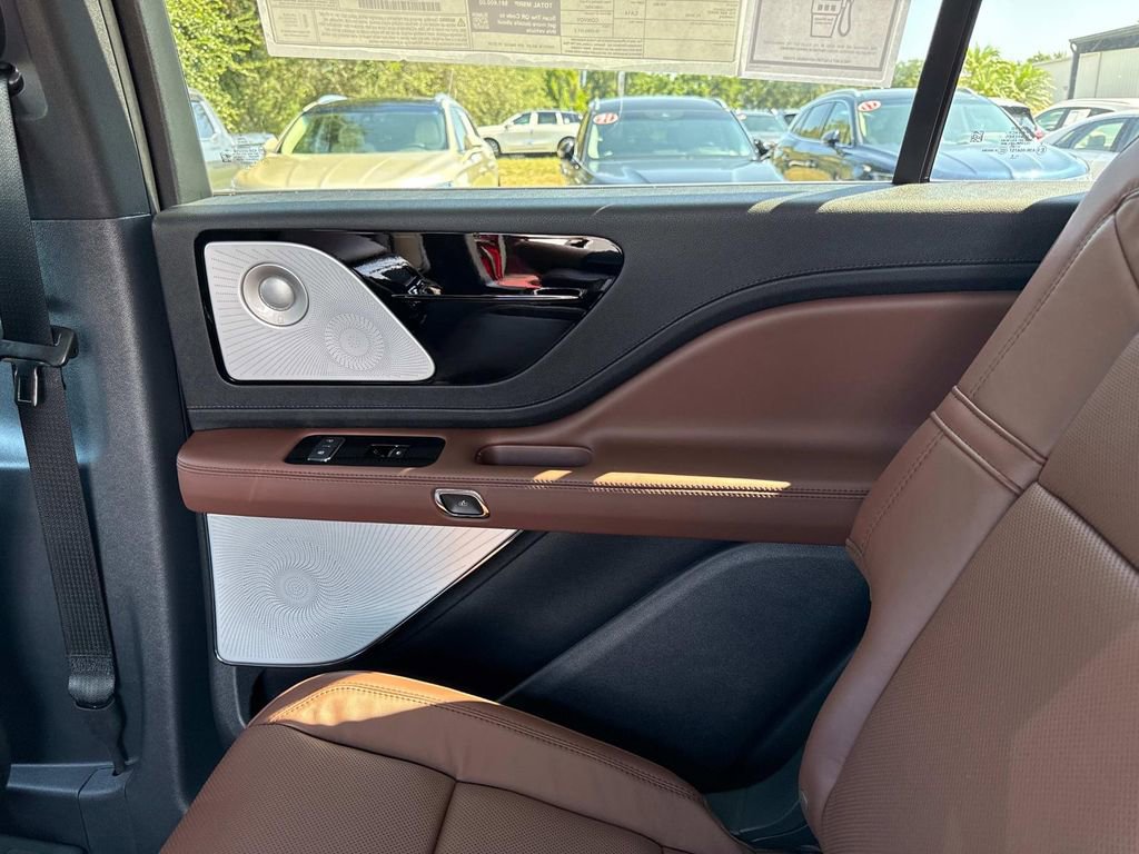 New 2025 Lincoln Aviator Reserve image 15