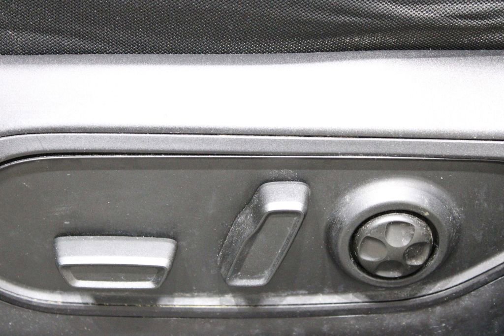 Used 2023 Jeep Grand Cherokee Laredo image 17