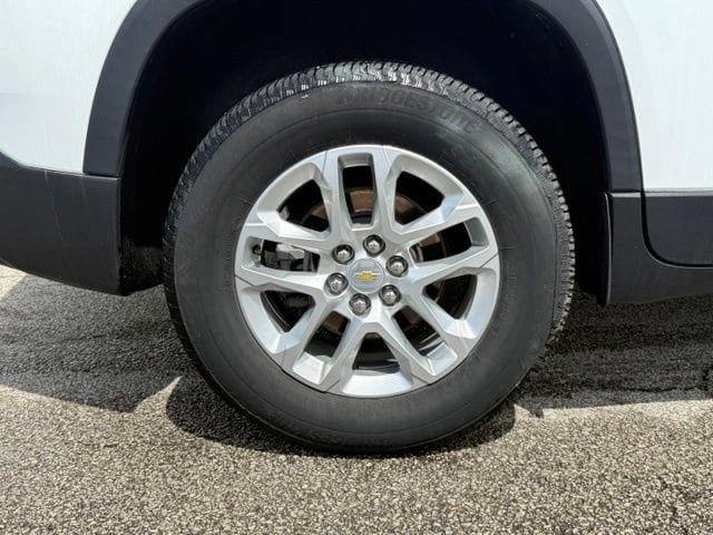 Certified 2023 Chevrolet Traverse LS FWD image 8