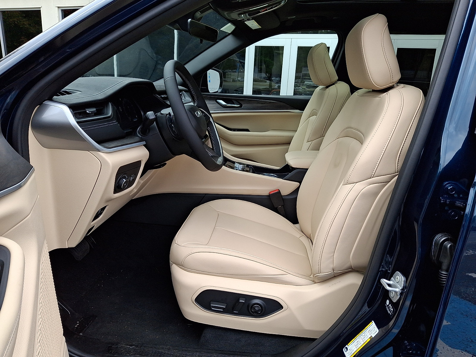 New 2027 Jeep Grand Cherokee L Limited AWD/4WD image 9