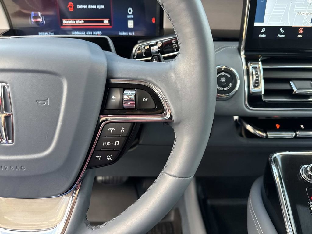 Used 2024 Lincoln Navigator Black Label image 25