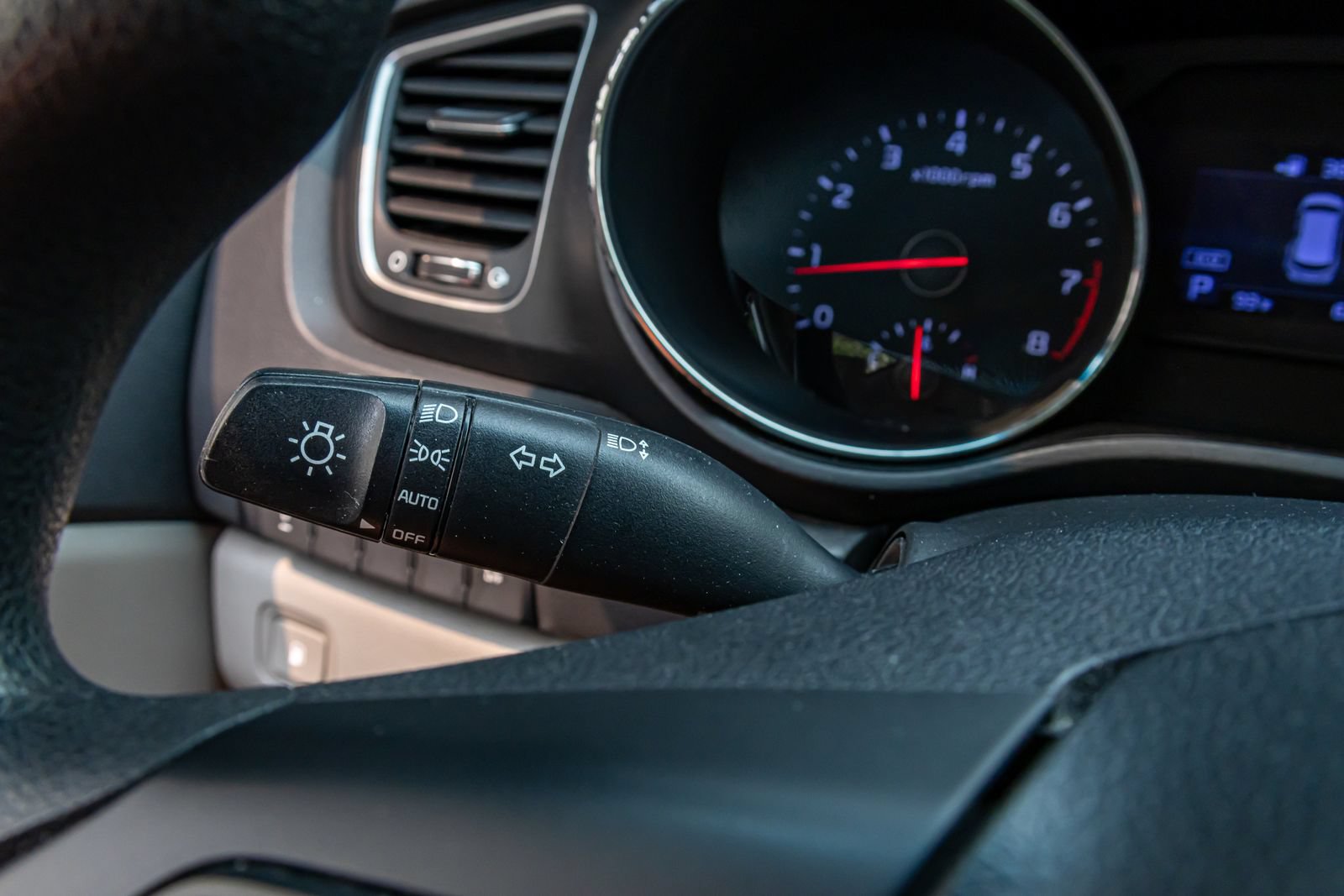 Used 2019 Kia Sedona L FWD image 21