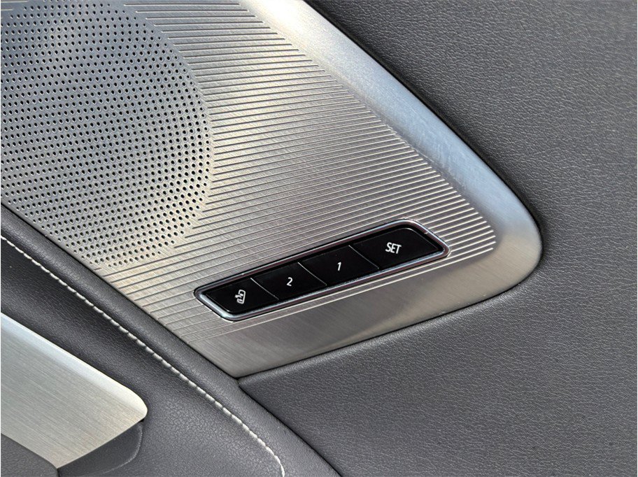 Used 2020 Chevrolet Corvette Stingray Coupe w/ 2LT w/ 2LT Preferred Equipment Group RWD image 44
