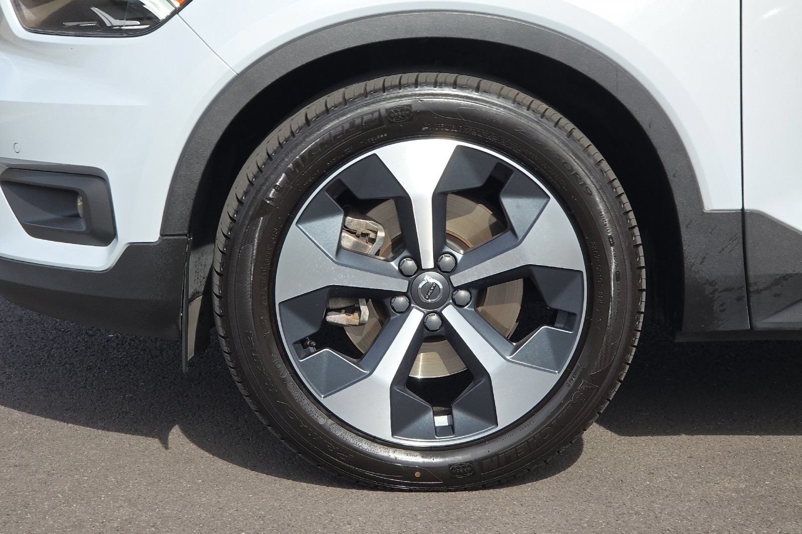 Used 2020 Volvo XC40 T5 R-Design w/ Protection Package AWD/4WD image 32