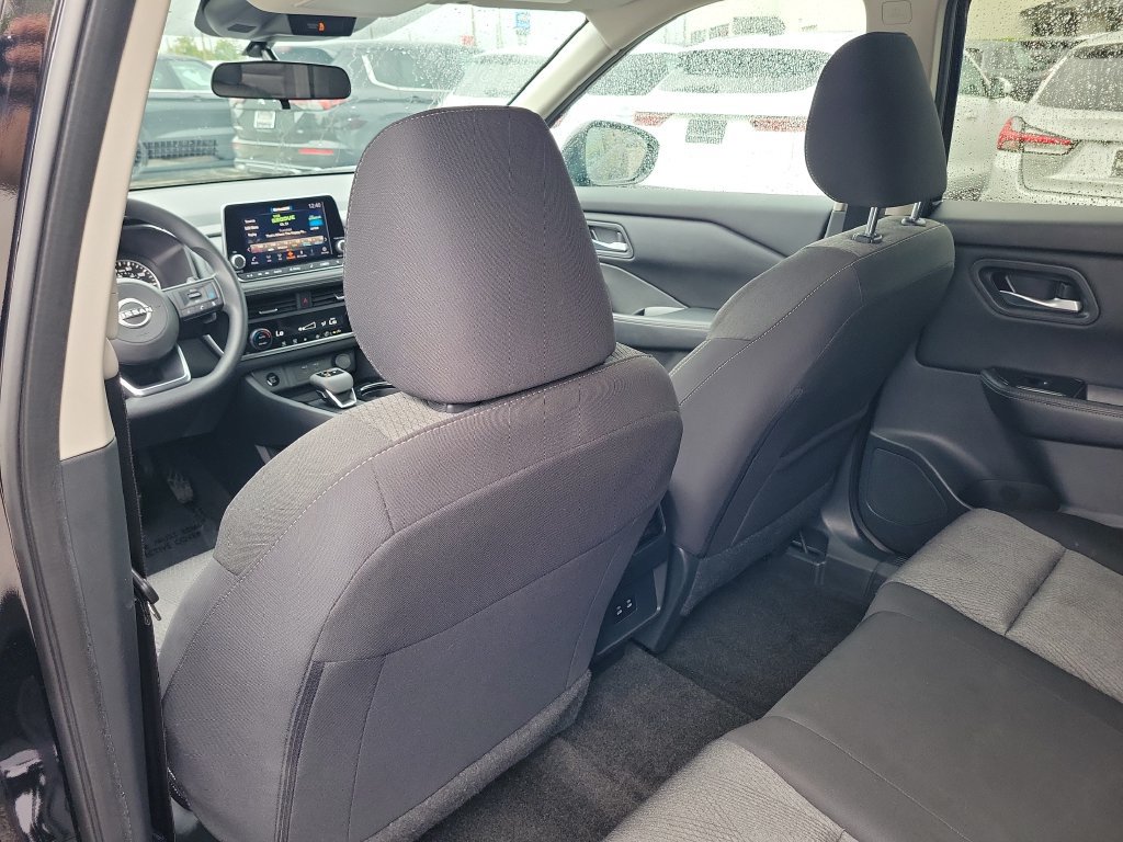 Used 2024 Nissan Rogue SV FWD image 9
