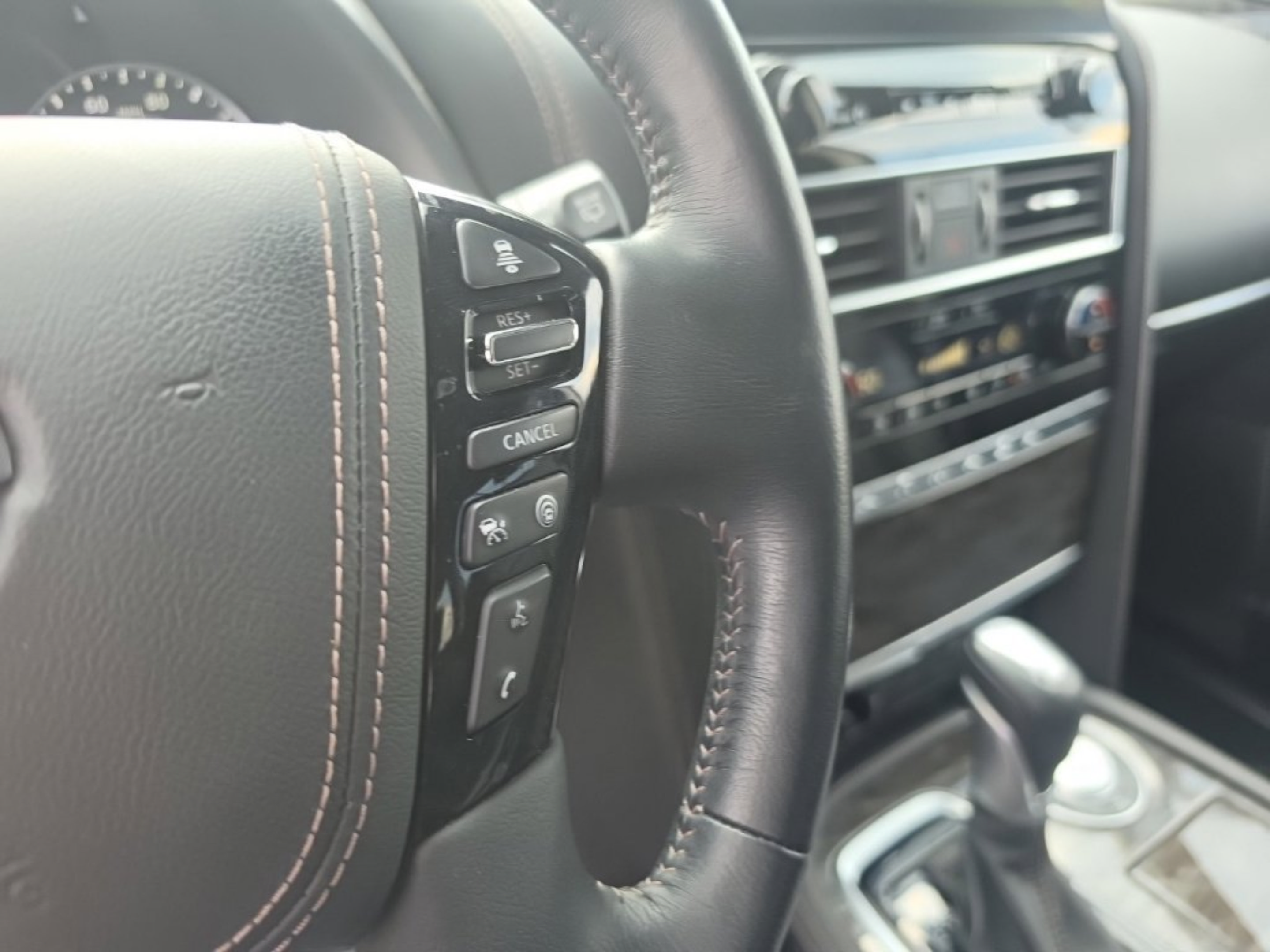 Used 2024 Nissan Armada Platinum w/ Captain's Chairs Package RWD image 15