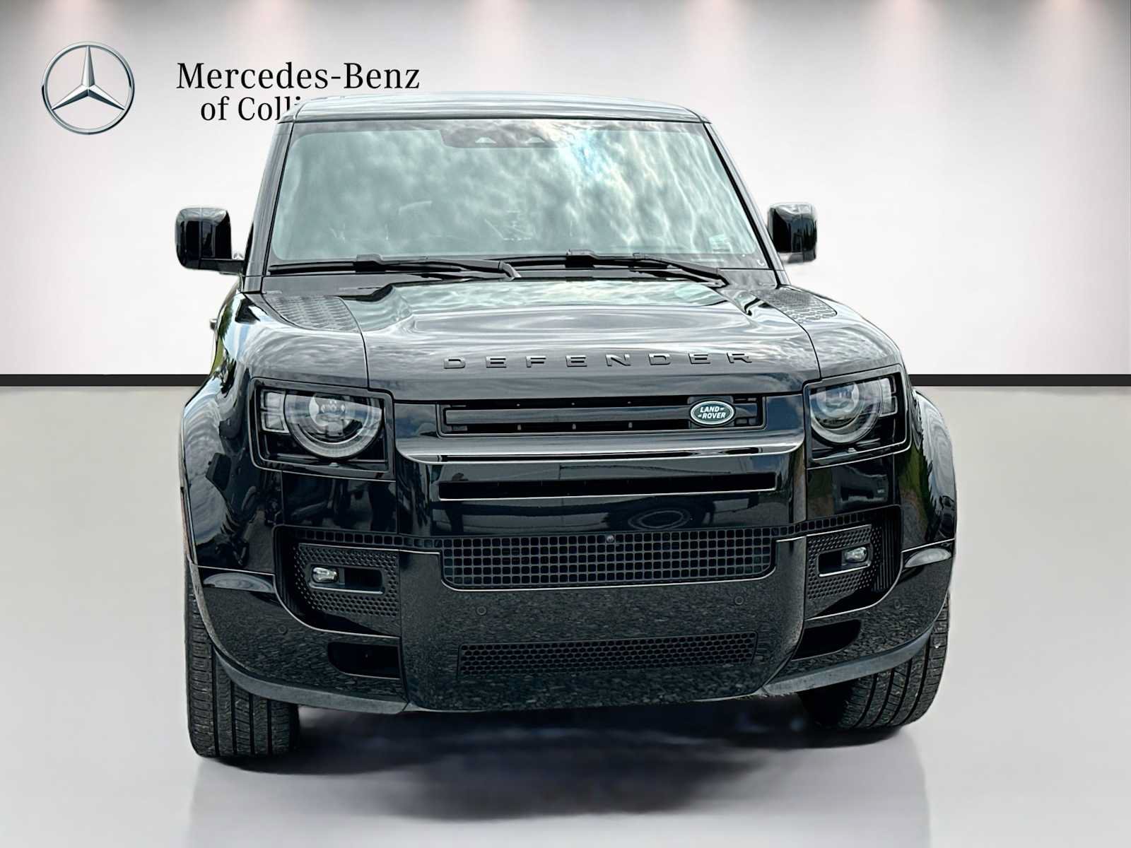 Used 2025 Land Rover Defender 110 V8 AWD/4WD image 2