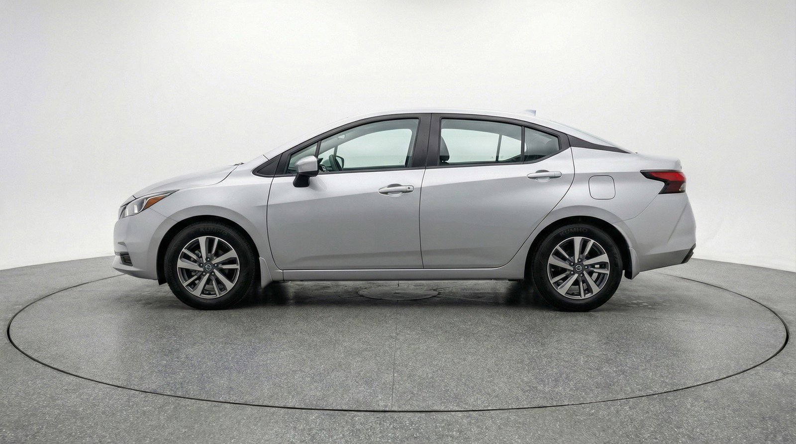 Used 2025 Nissan Versa SV FWD image 5