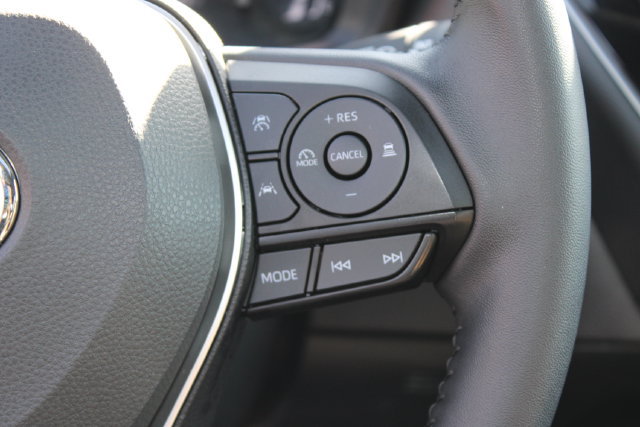 Used 2025 Toyota Corolla SE w/ SE Premium Package FWD image 17