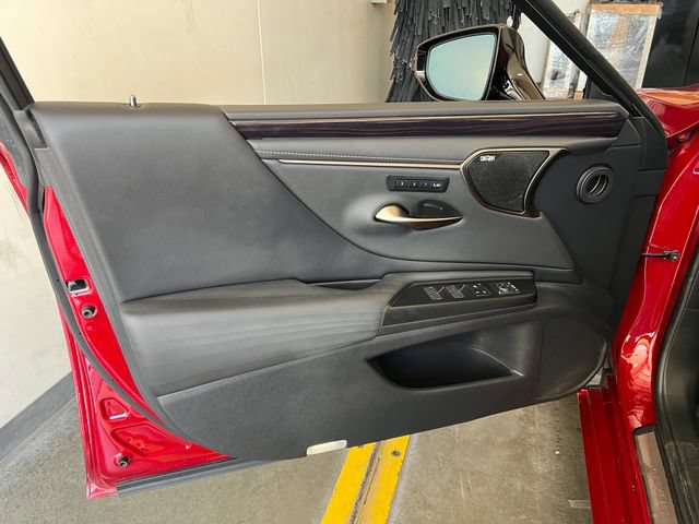 Used 2021 Lexus ES 300h w/ Accessory Package FWD image 35