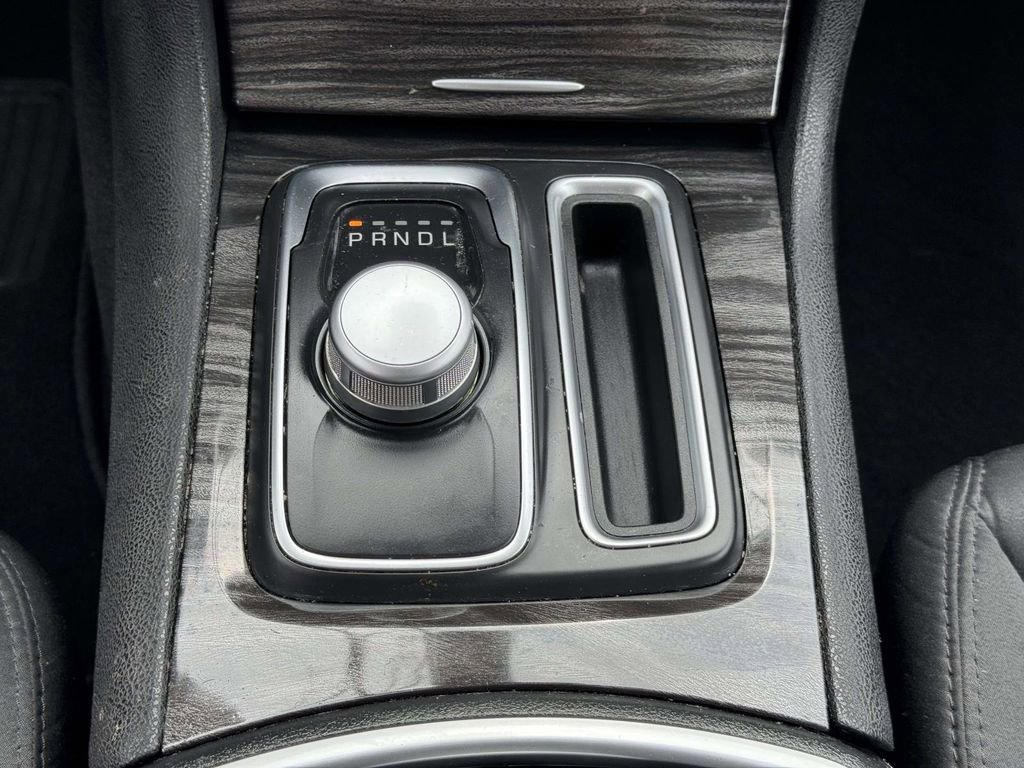 Used 2019 Chrysler 300 Touring w/ Chrome Appearance Package image 8