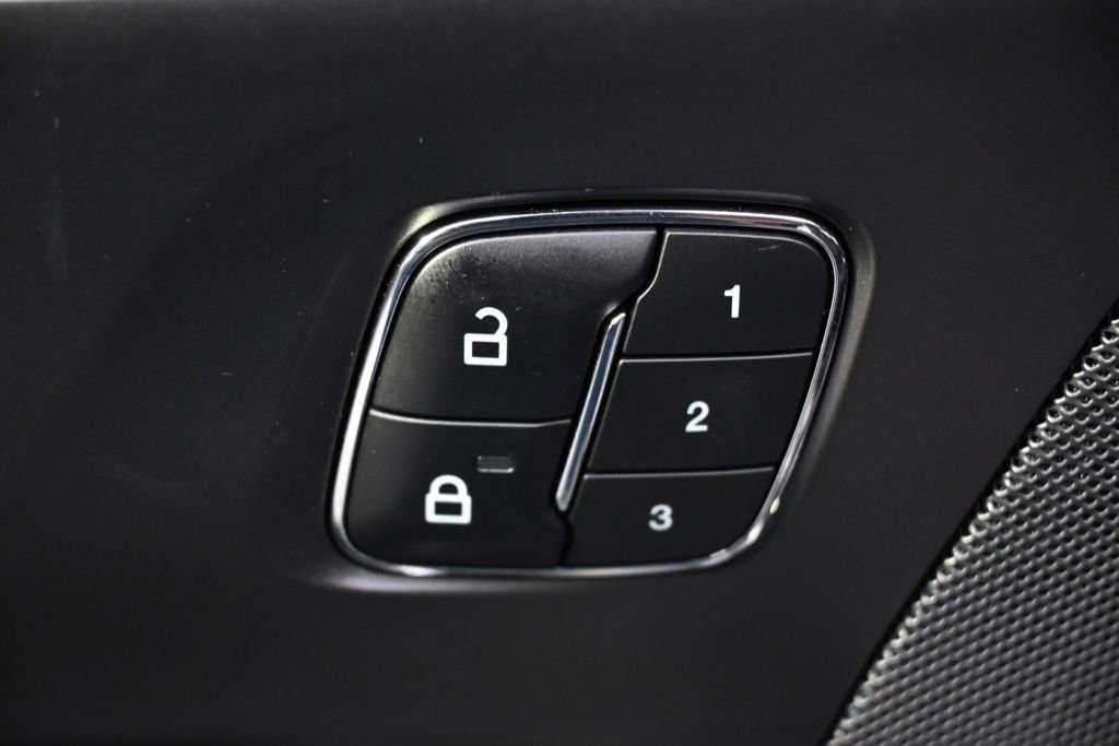 Used 2024 Lincoln Nautilus Reserve w/ Equipment Group 202A AWD/4WD image 22