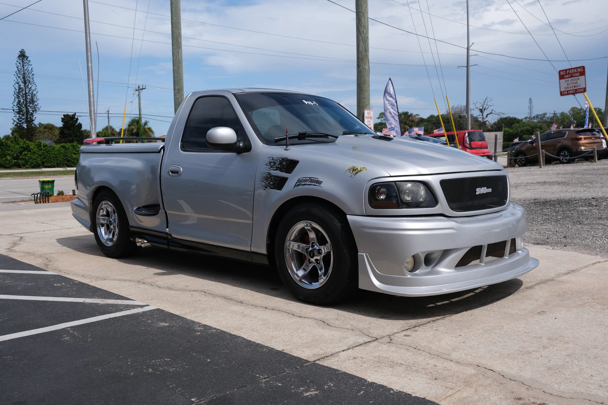 Used 2001 Ford F150 Lightning RWD image 3