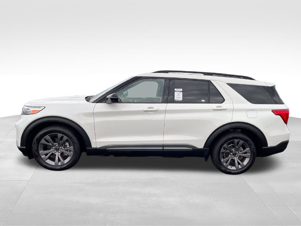 Used 2023 Ford Explorer XLT w/ Equipment Group 202A RWD image 2