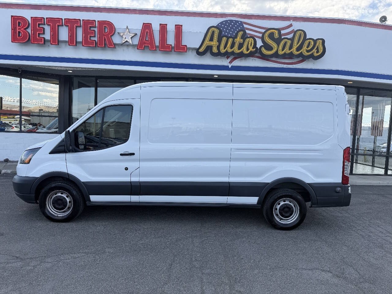 Used 2017 Ford Transit 250 148 Medium Roof RWD image 4