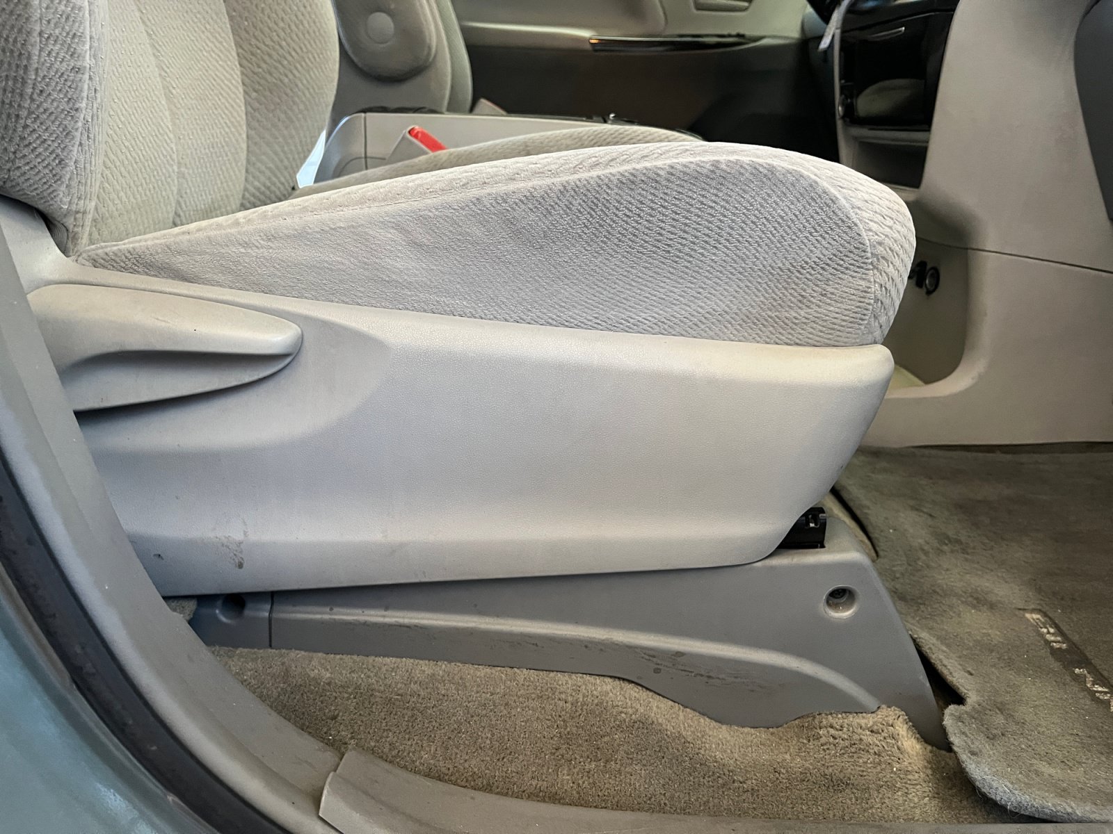 Used 2013 Toyota Sienna LE w/ Towing Pkg FWD image 28