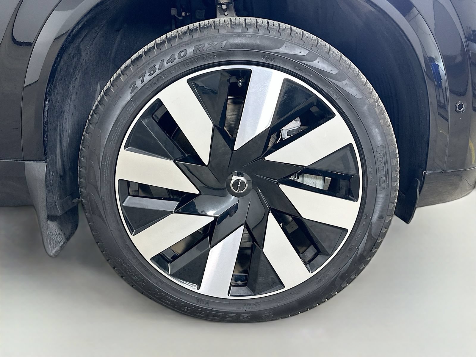 Used 2025 Volvo XC90 T8 Plus w/ Protection Package Premier AWD/4WD image 10