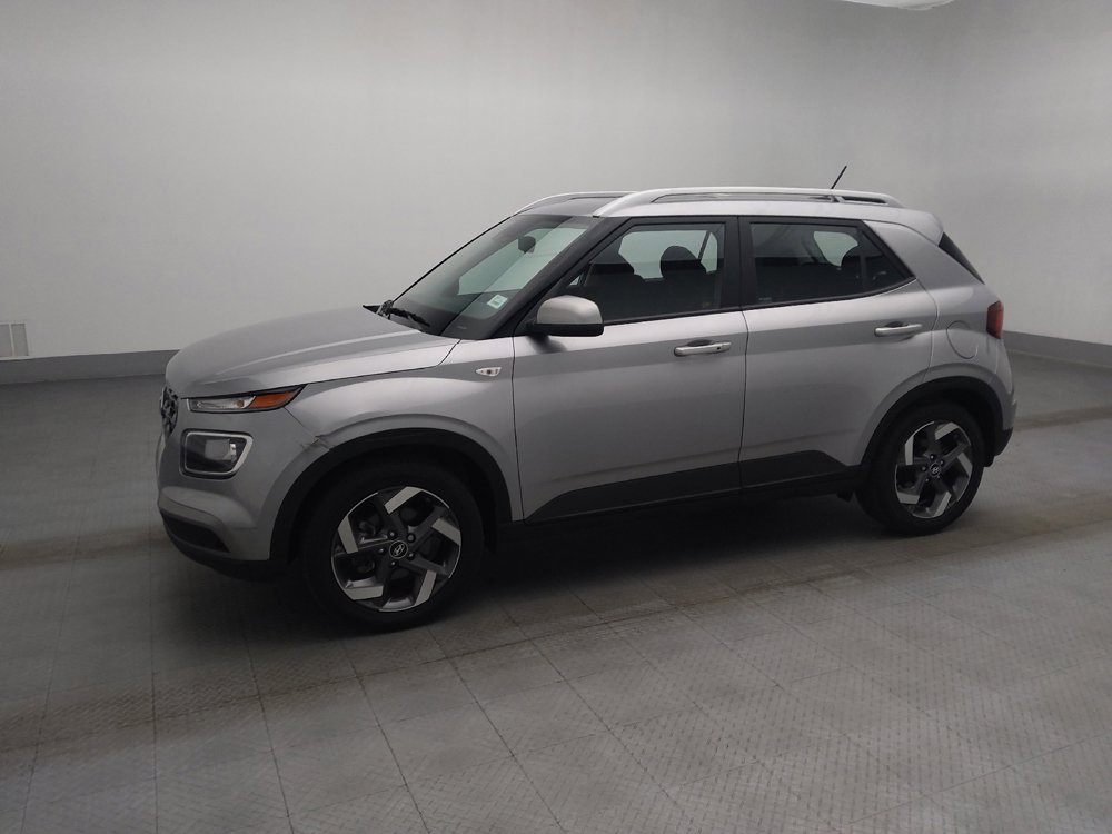 Used 2024 Hyundai Venue SEL FWD image 2