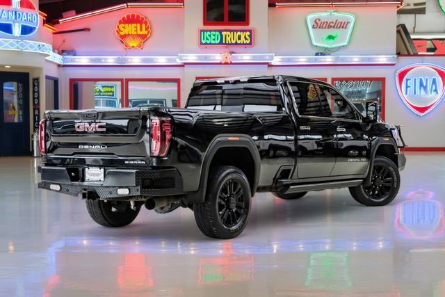 Used 2022 GMC Sierra 3500 Denali w/ Denali Black Diamond Edition image 3