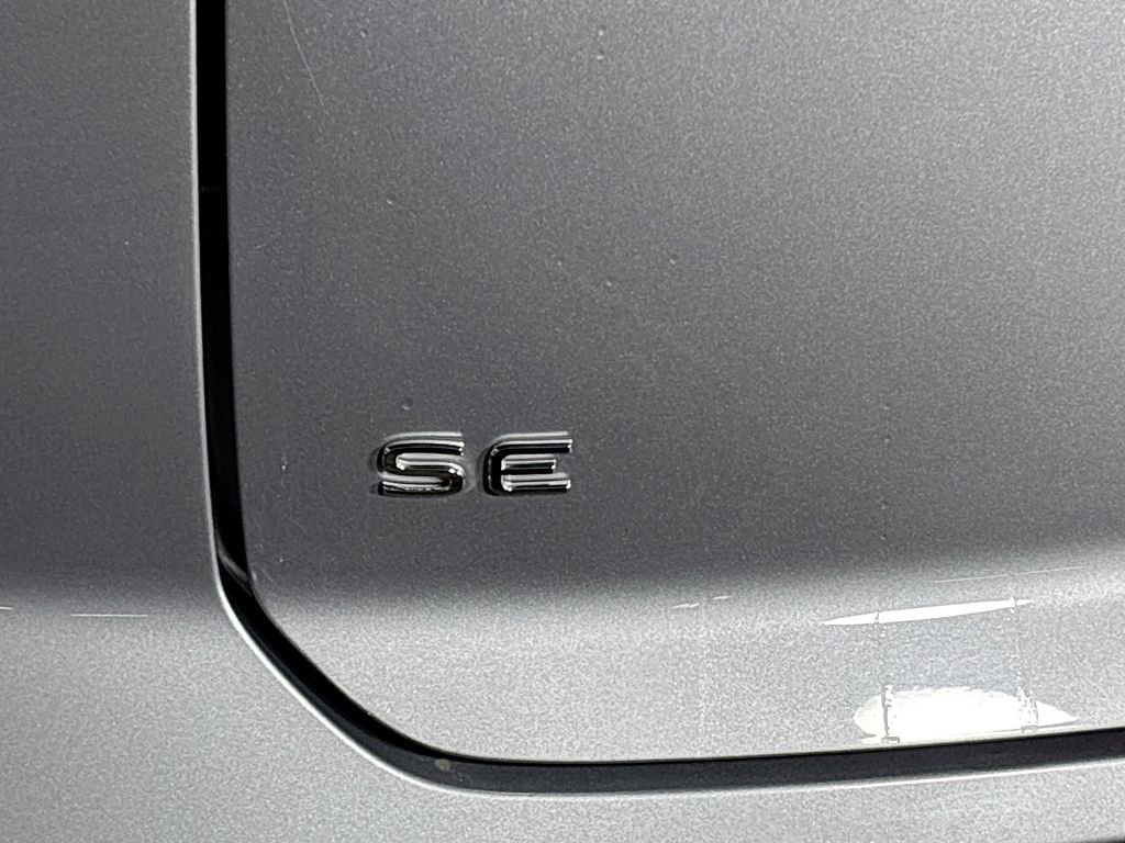 Certified 2025 Volkswagen Atlas Cross Sport SE image 23