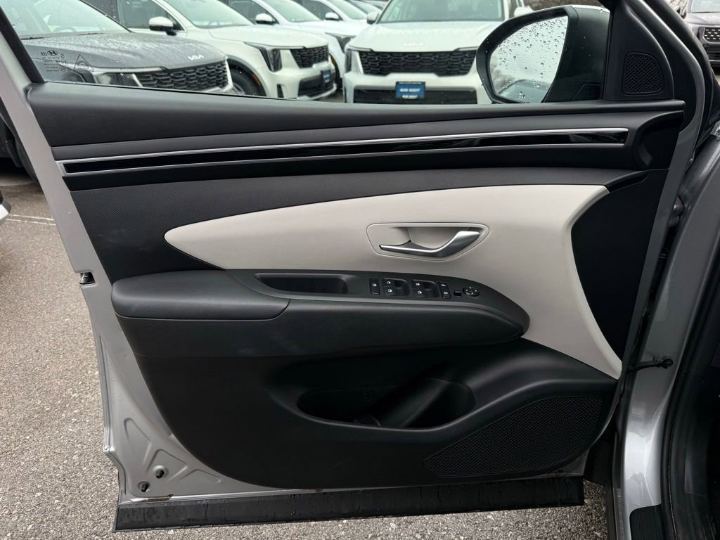 Used 2023 Hyundai Tucson SE image 6