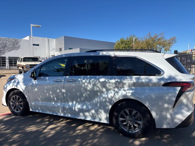 Used 2022 Toyota Sienna XLE FWD image 8