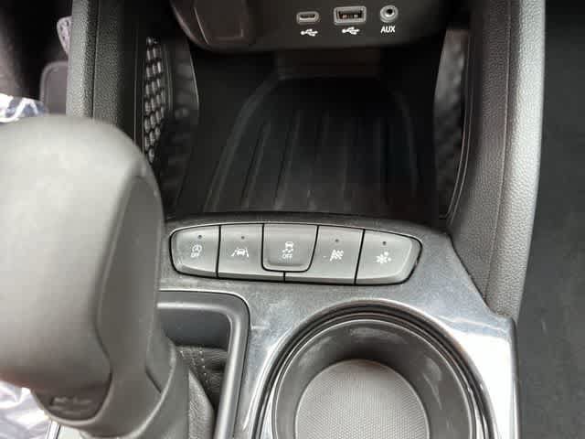 Used 2022 Chevrolet TrailBlazer LT w/ Confidence II Package FWD image 34