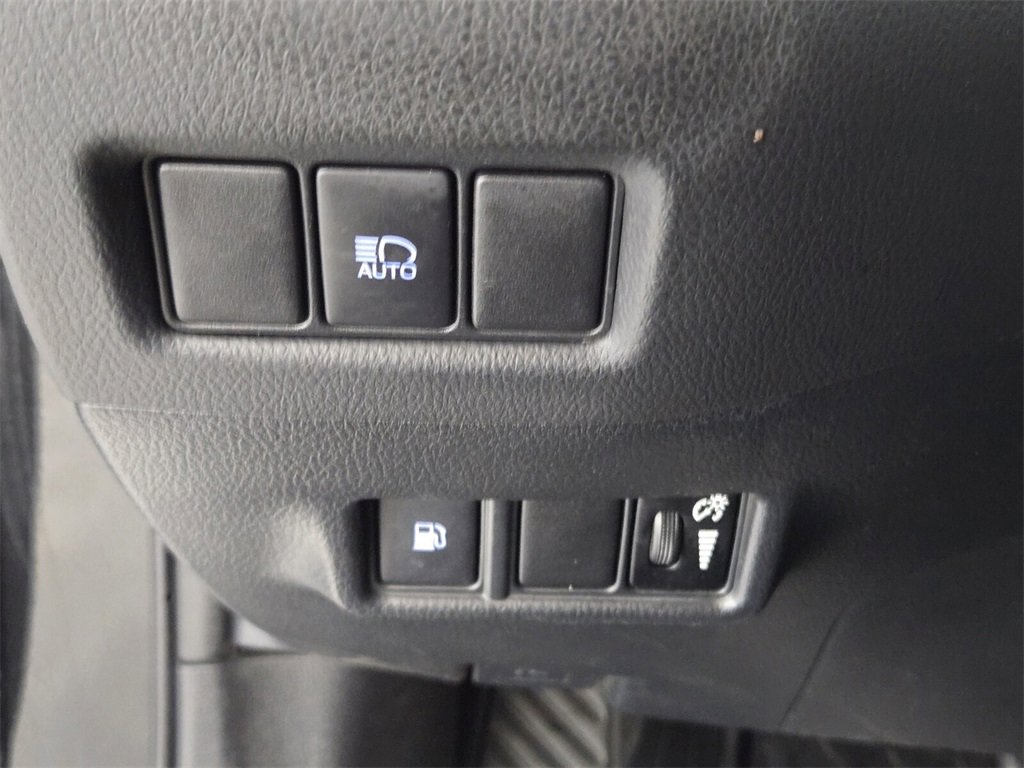 Used 2019 Toyota C-HR LE image 24