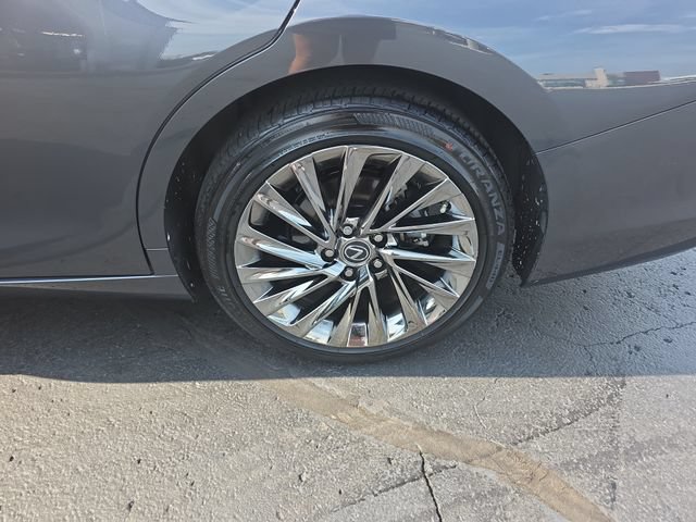 Certified 2025 Lexus ES 300h Ultra Luxury w/ Accessory Package (Z2) FWD image 34