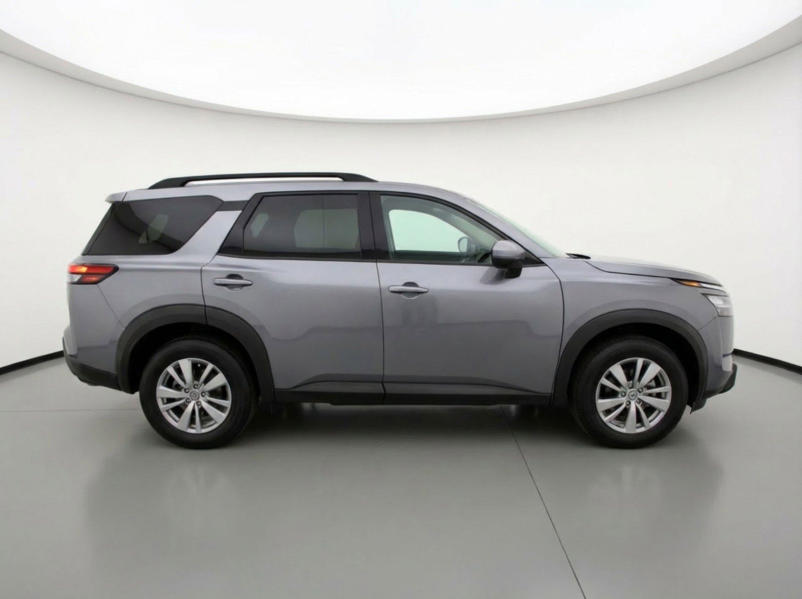 Used 2025 Nissan Pathfinder SV image 9