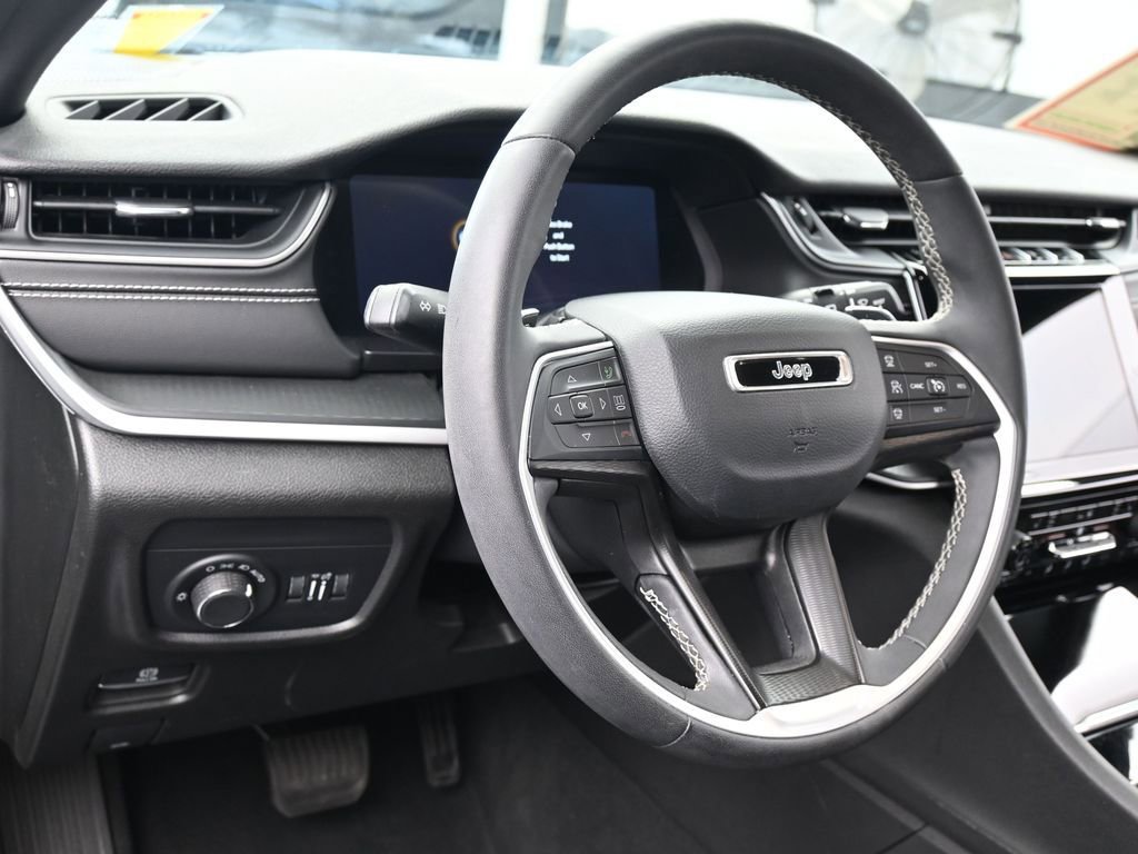 Used 2023 Jeep Grand Cherokee L Laredo AWD/4WD image 15