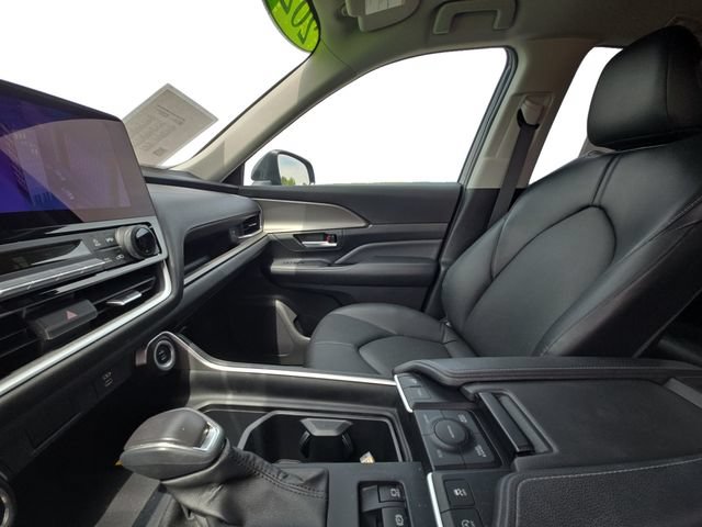 Certified 2024 Toyota Grand Highlander AWD image 11