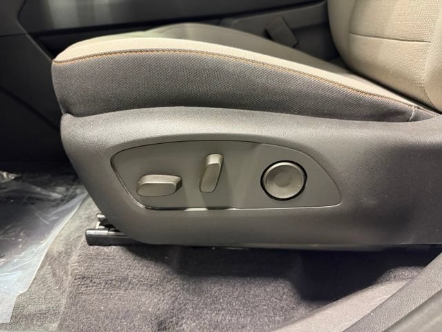 Used 2026 Chevrolet Traverse LT w/ Driver Confidence Package FWD image 14