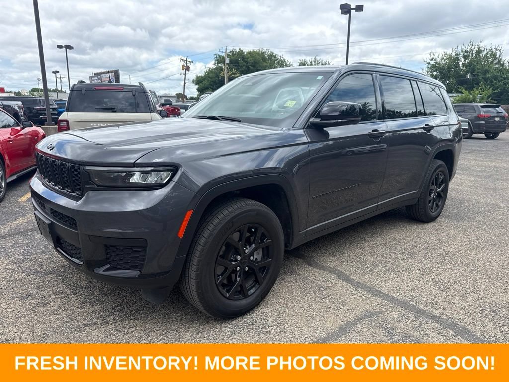 Used 2024 Jeep Grand Cherokee L Altitude RWD image 5