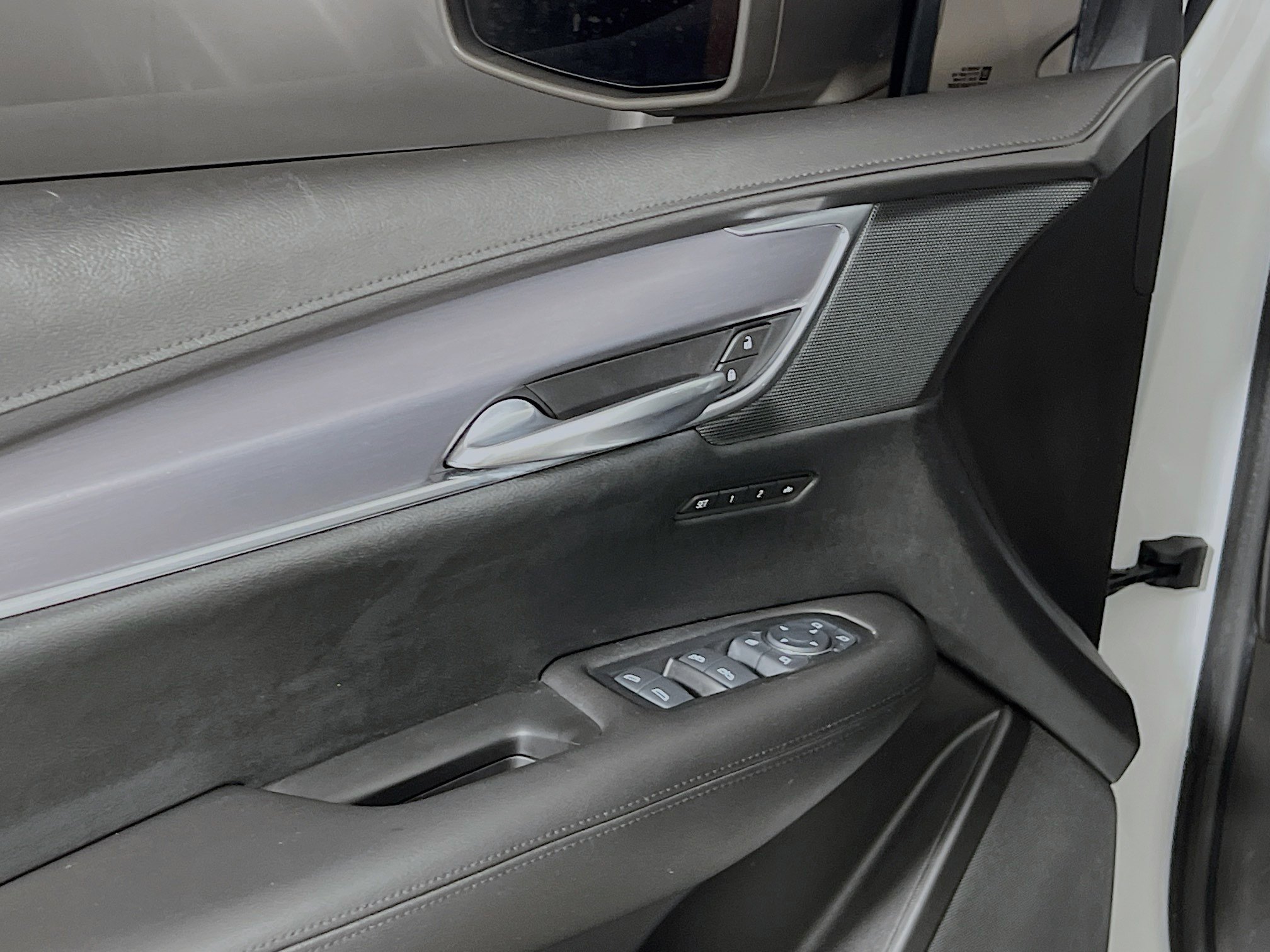 Used 2017 Cadillac XT5 Luxury w/ Driver Awareness Package AWD/4WD image 17