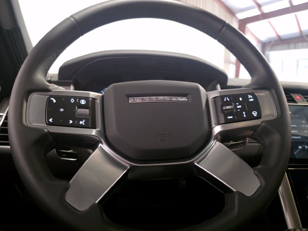 Certified 2025 Land Rover Discovery Dynamic SE AWD/4WD image 22