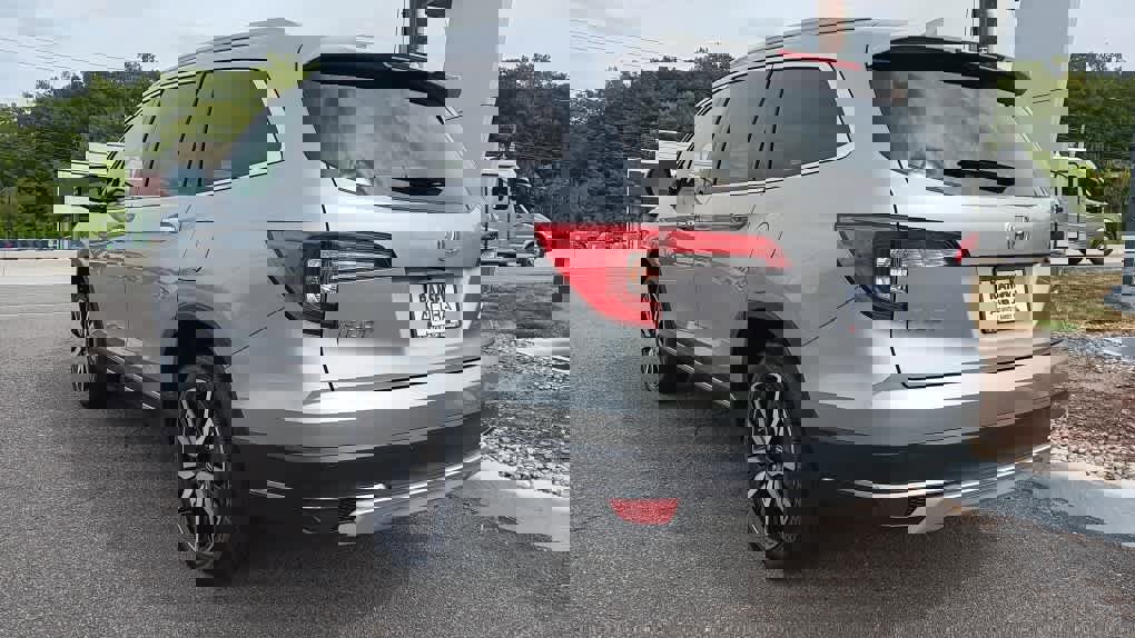 Used 2022 Honda Pilot Touring image 3
