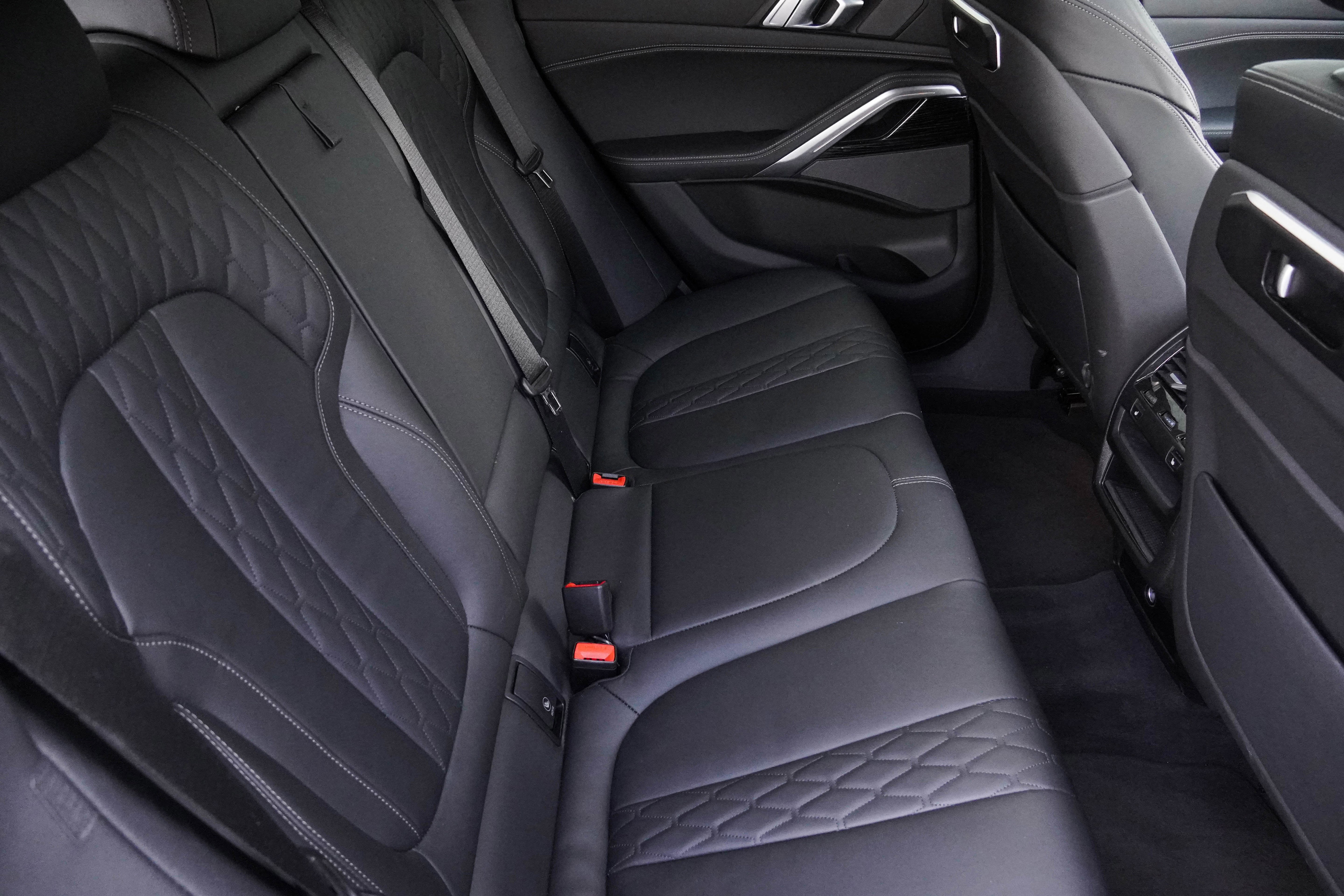 Certified 2024 BMW X6 xDrive40i w/ Premium Package image 36