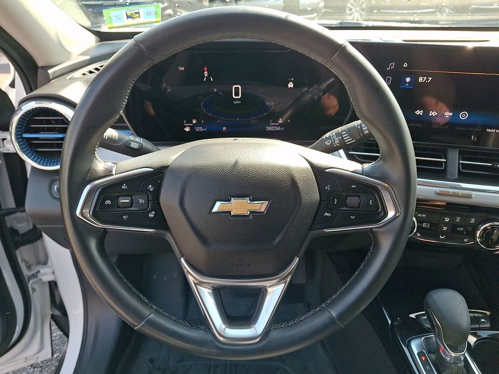 Certified 2024 Chevrolet Trax LT w/ Driver Confidence Package FWD image 19