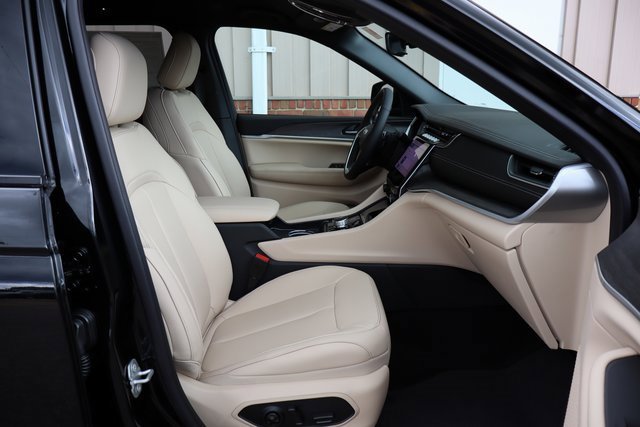 New 2025 Jeep Grand Cherokee Limited image 42