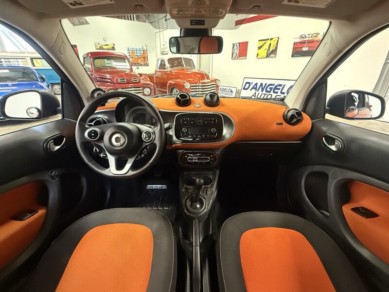 Used 2016 smart fortwo passion RWD image 16